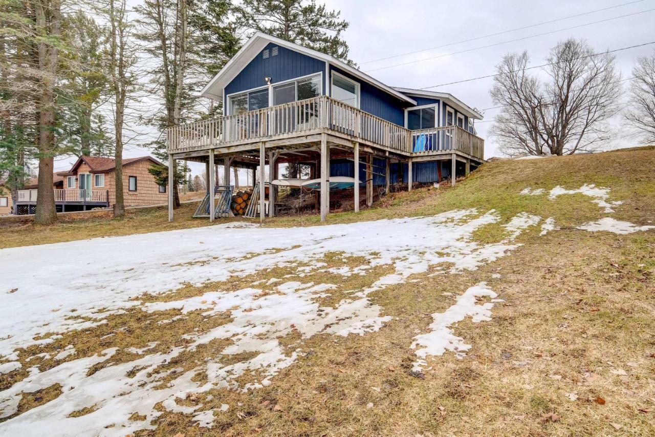 East Jordan Vacation Rental On Lake Charlevoix! Exterior photo
