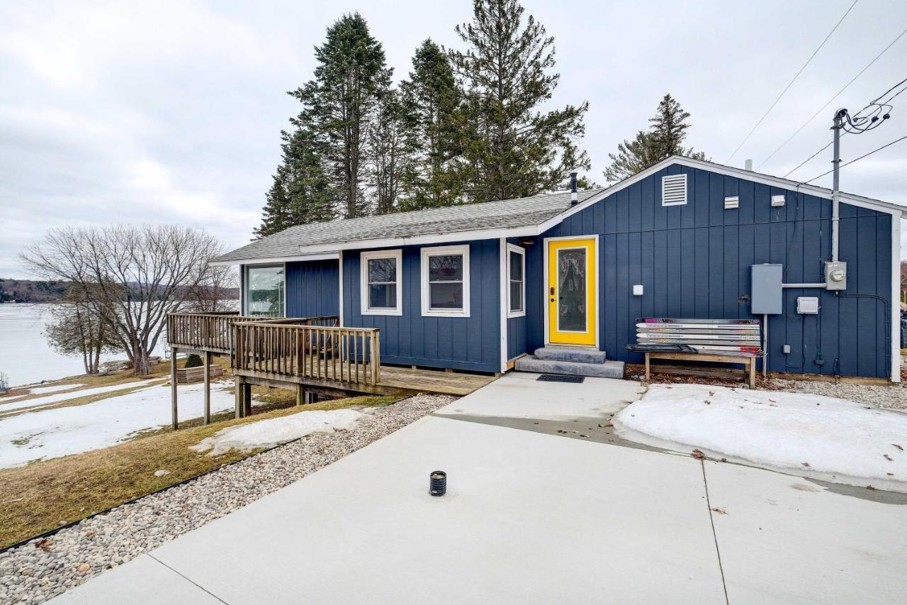 East Jordan Vacation Rental On Lake Charlevoix! Exterior photo
